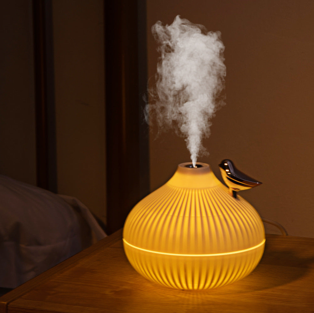 Onion-Shaped USB Humidifier With Silent Two-Speed Spray